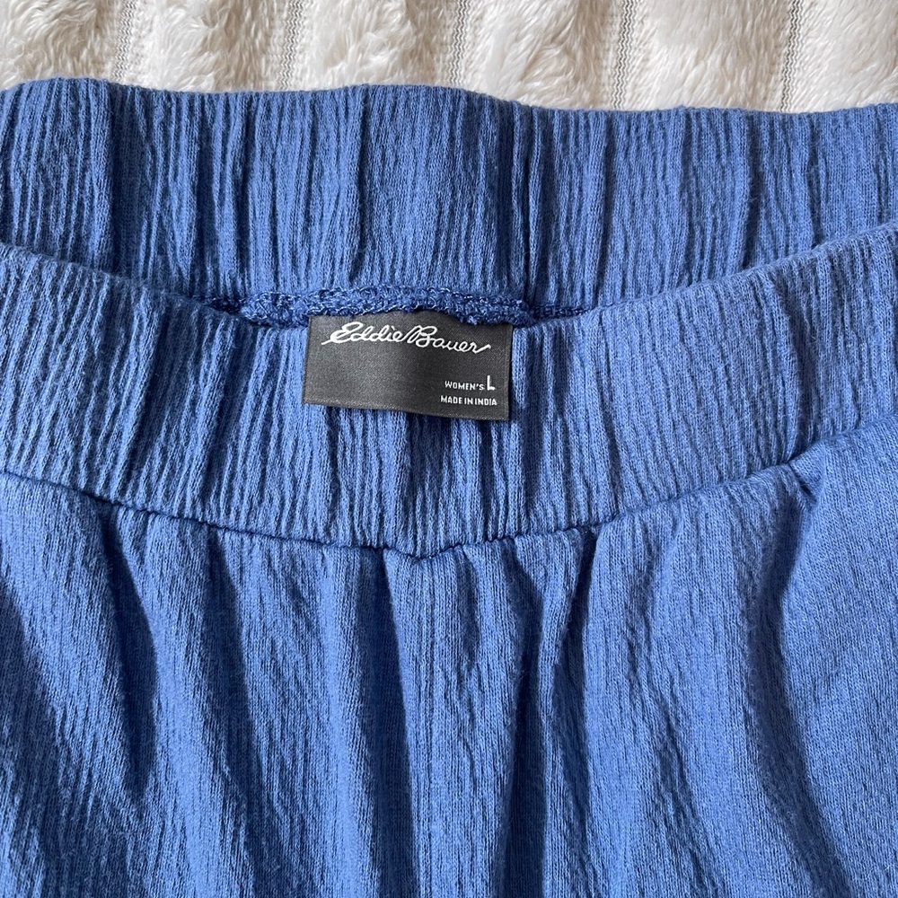Eddie Bauer Textured Blue Cropped Pants - Picture 2 of 3